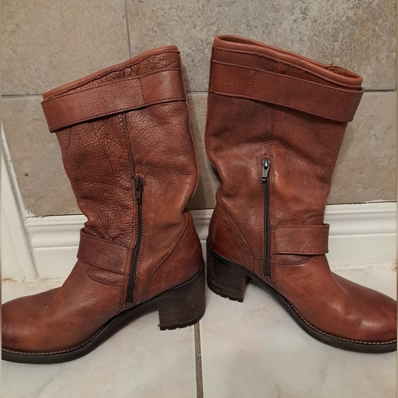 Chunky heel leather boots - Picture 2 of 2